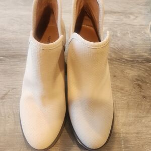 ❤️Lucky Brand Suede Beige Textured Ankle Booties